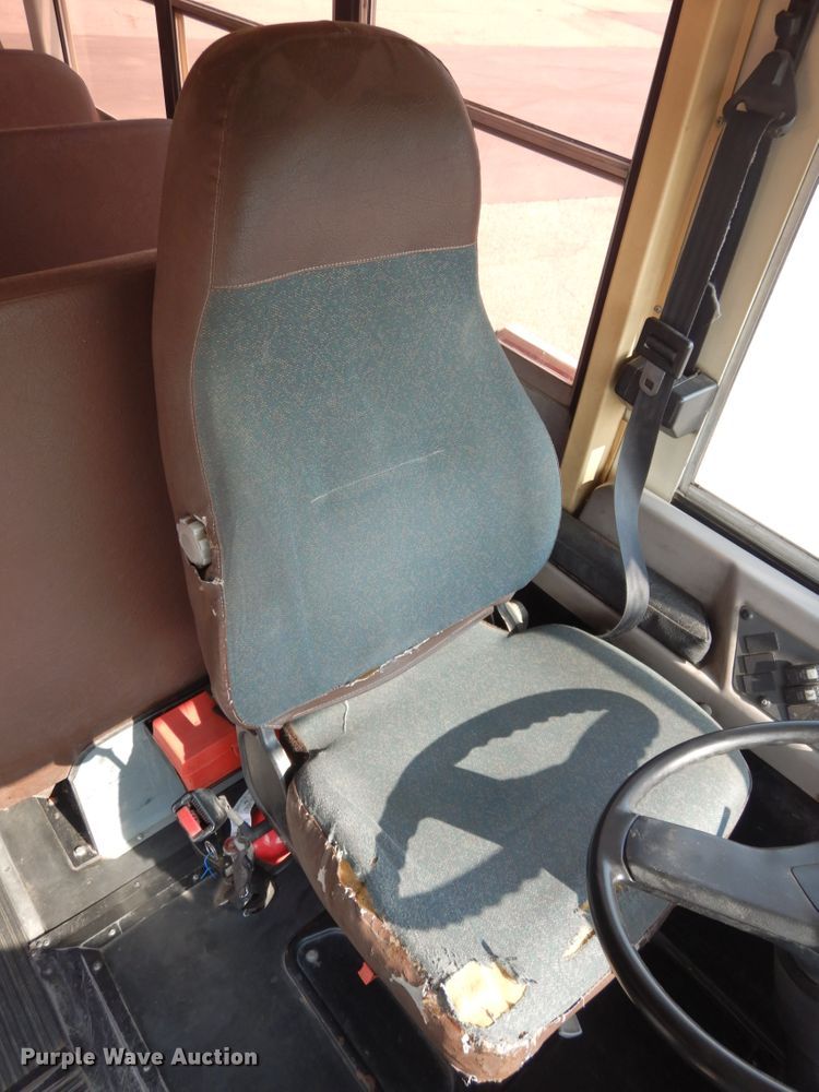 image for item DH6643 2005 International RE300  school bus