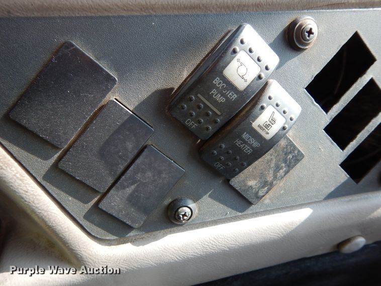 image for item DH6643 2005 International RE300  school bus