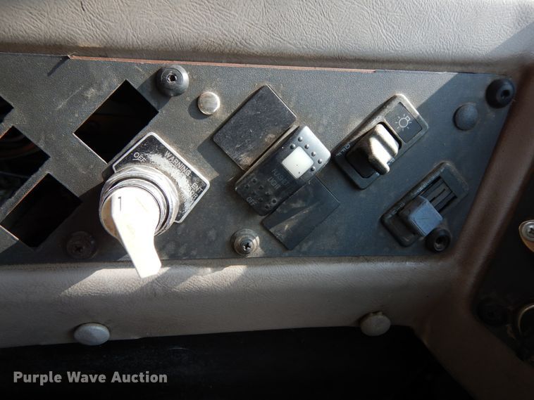 image for item DH6643 2005 International RE300  school bus