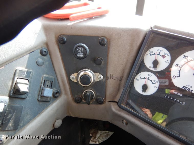 image for item DH6643 2005 International RE300  school bus