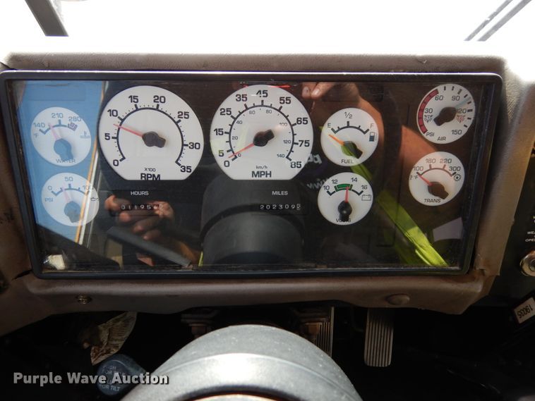 image for item DH6643 2005 International RE300  school bus