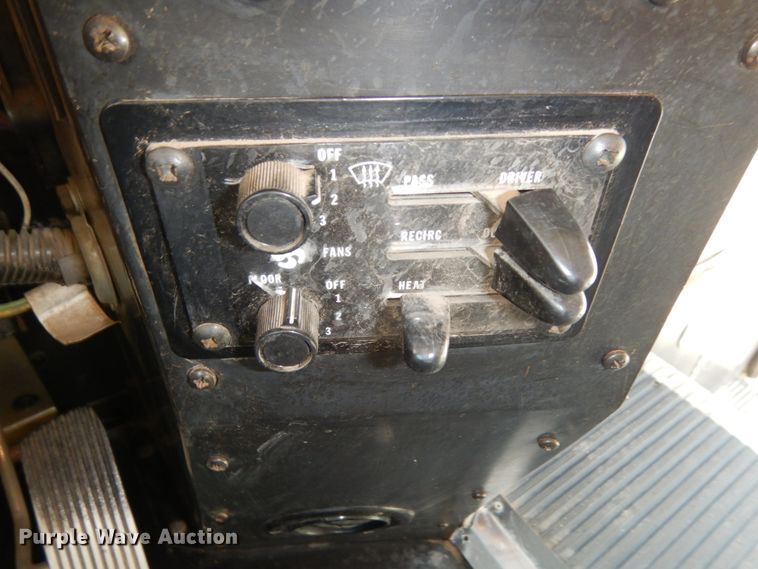 image for item DH6643 2005 International RE300  school bus