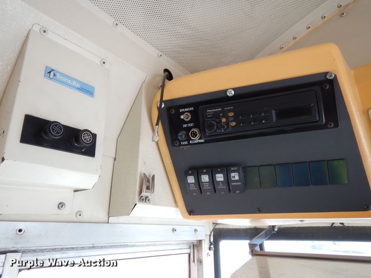 image for item DH6643 2005 International RE300  school bus