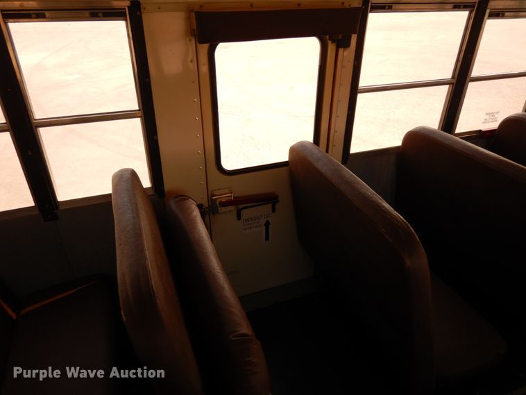 image for item DH6643 2005 International RE300  school bus