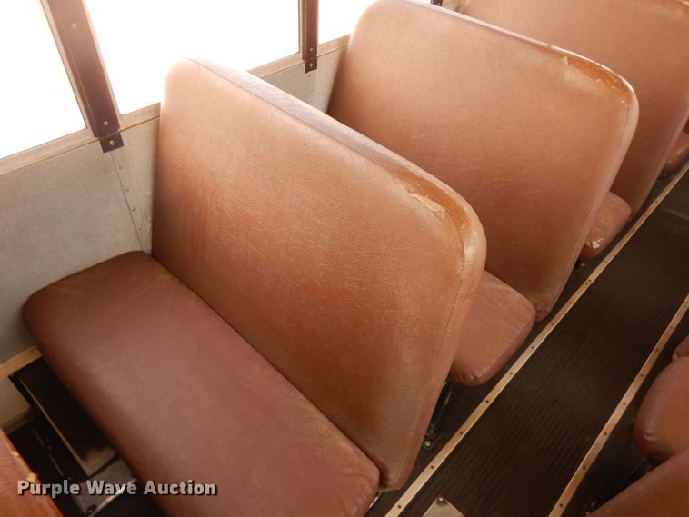 image for item DH6643 2005 International RE300  school bus