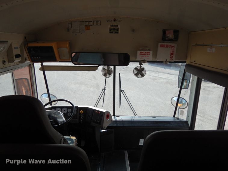 image for item DH6643 2005 International RE300  school bus