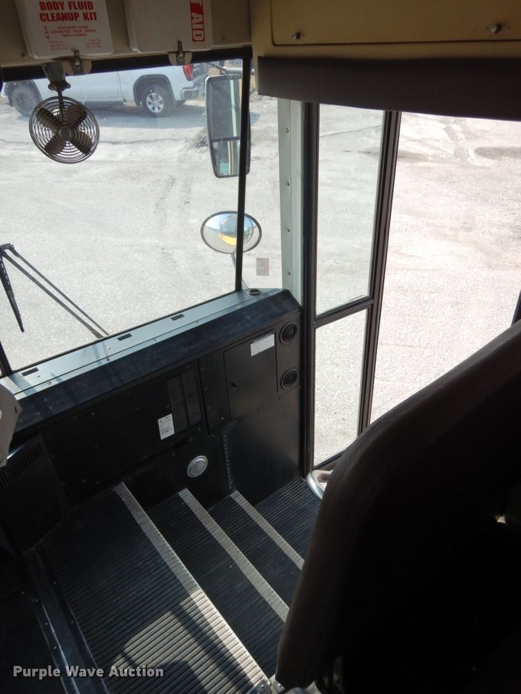 image for item DH6643 2005 International RE300  school bus