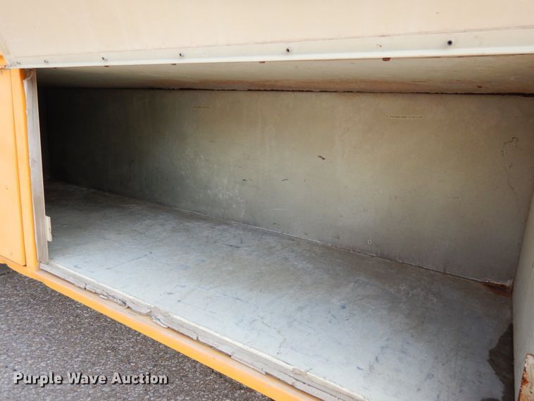 image for item DH6643 2005 International RE300  school bus