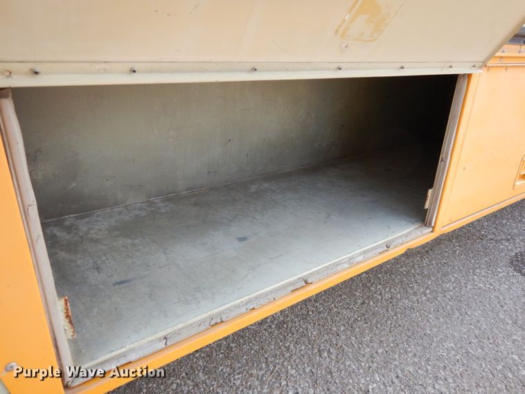 image for item DH6643 2005 International RE300  school bus