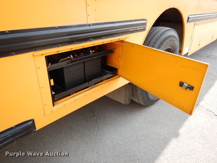 image for item DH6643 2005 International RE300  school bus