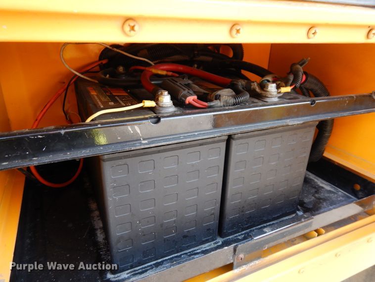 image for item DH6643 2005 International RE300  school bus