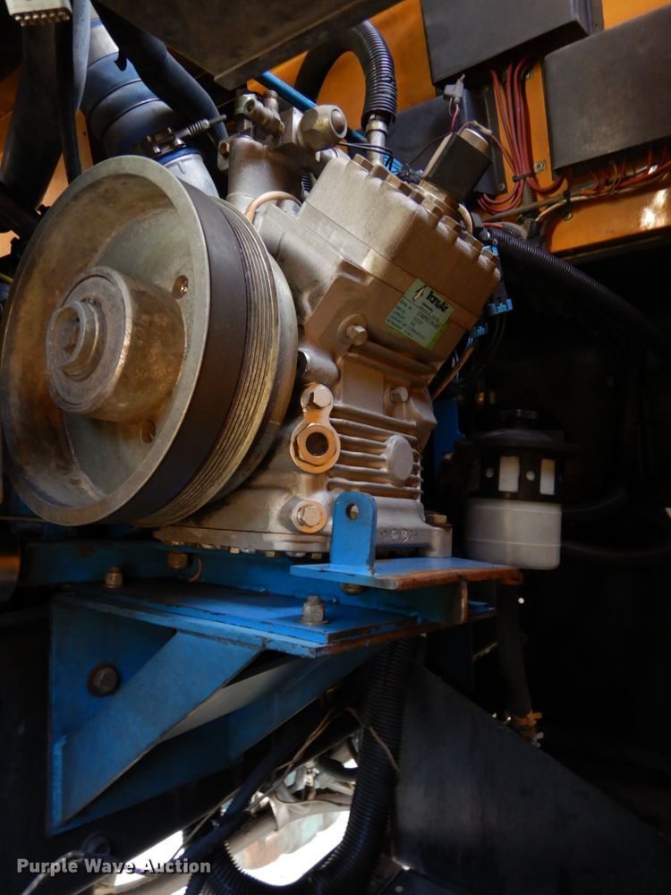 image for item DH6643 2005 International RE300  school bus