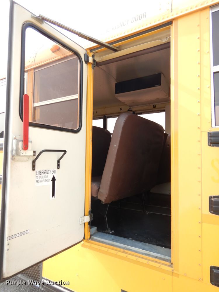 image for item DH6643 2005 International RE300  school bus