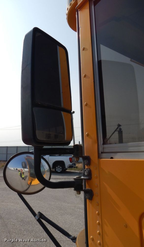 image for item DH6643 2005 International RE300  school bus