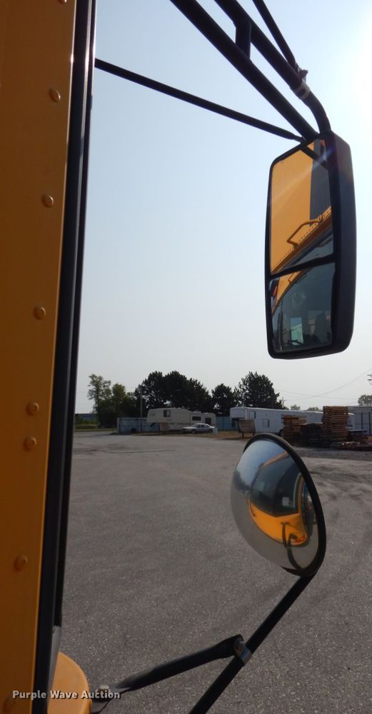 image for item DH6643 2005 International RE300  school bus