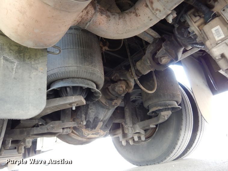 image for item DH6643 2005 International RE300  school bus