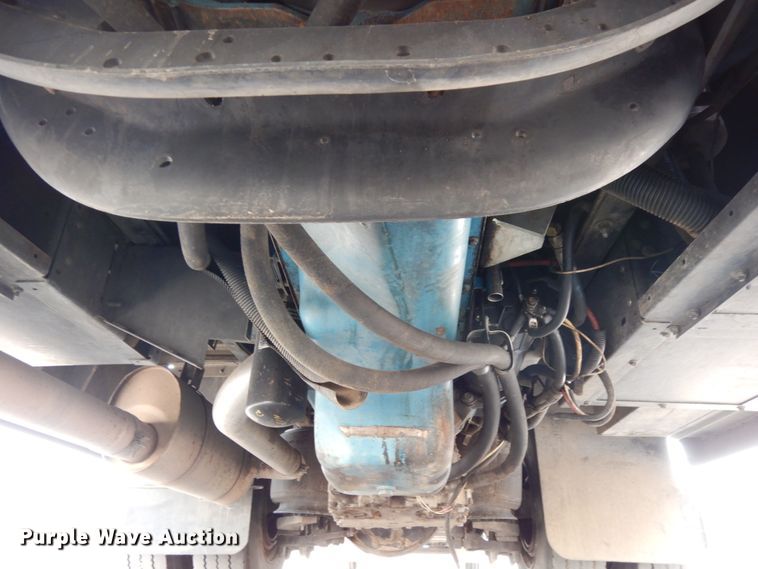 image for item DH6643 2005 International RE300  school bus