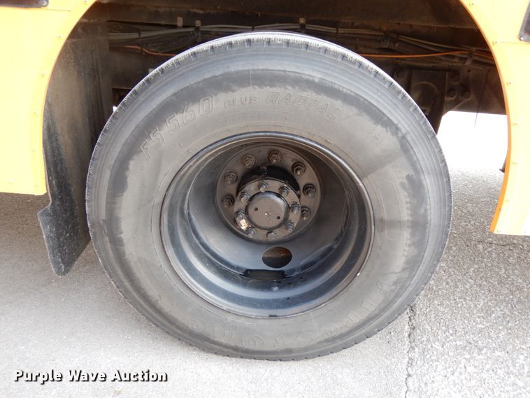 image for item DH6643 2005 International RE300  school bus