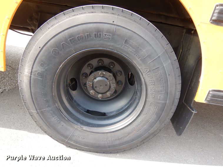 image for item DH6643 2005 International RE300  school bus