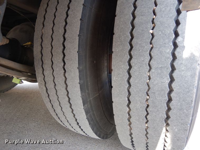 image for item DH6643 2005 International RE300  school bus