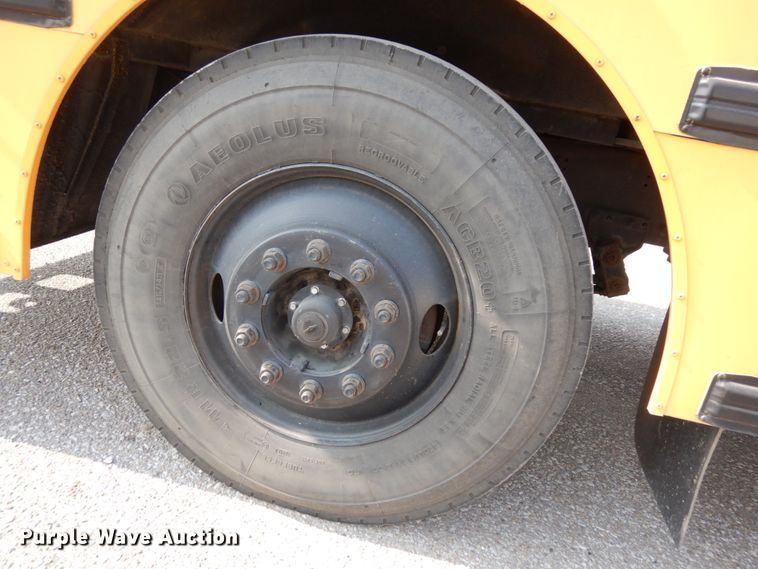 image for item DH6643 2005 International RE300  school bus