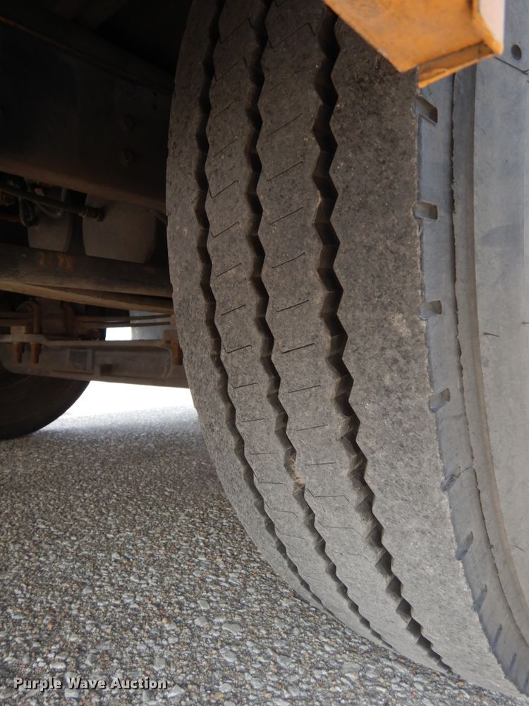 image for item DH6643 2005 International RE300  school bus