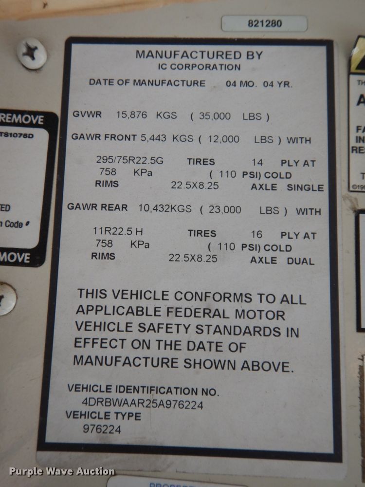 image for item DH6643 2005 International RE300  school bus