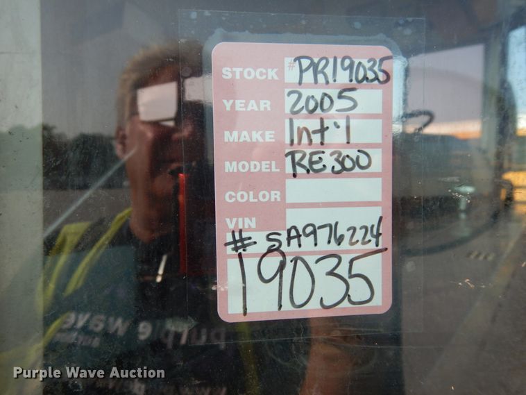 image for item DH6643 2005 International RE300  school bus