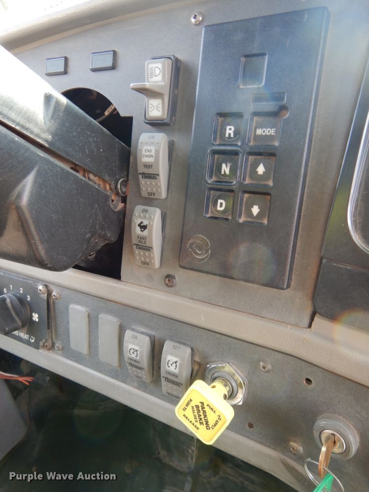 image for item DH6645 2003 Thomas Built Saf-T-Liner  school bus