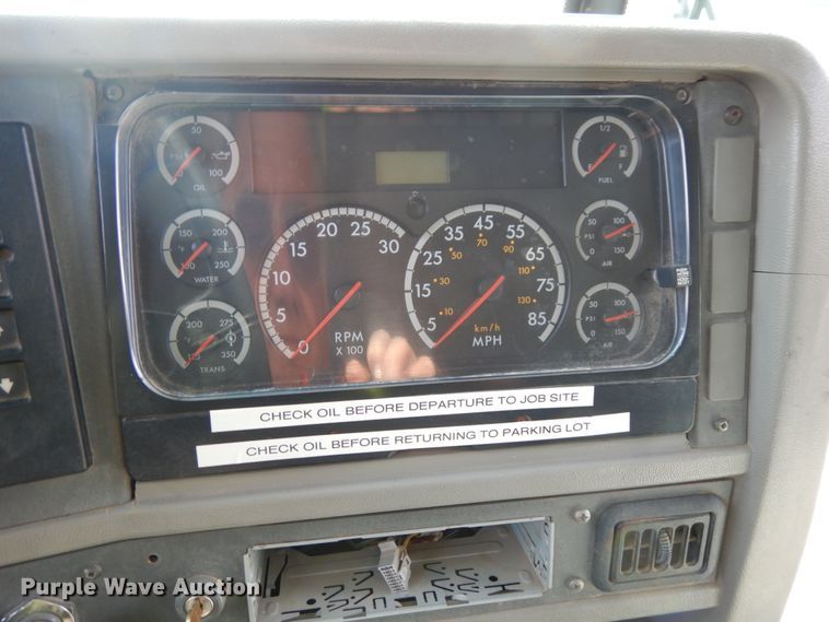 image for item DH6645 2003 Thomas Built Saf-T-Liner  school bus