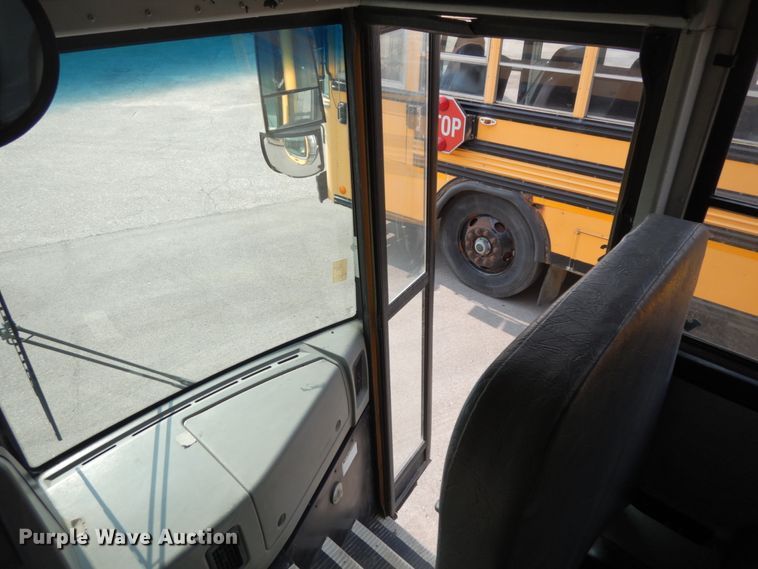 image for item DH6645 2003 Thomas Built Saf-T-Liner  school bus