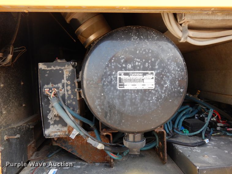 image for item DH6645 2003 Thomas Built Saf-T-Liner  school bus