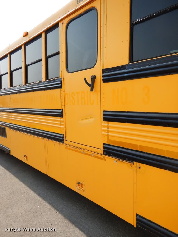 image for item DH6645 2003 Thomas Built Saf-T-Liner  school bus