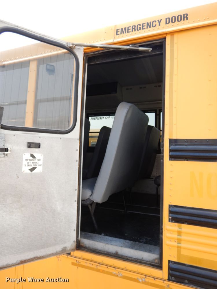 image for item DH6645 2003 Thomas Built Saf-T-Liner  school bus