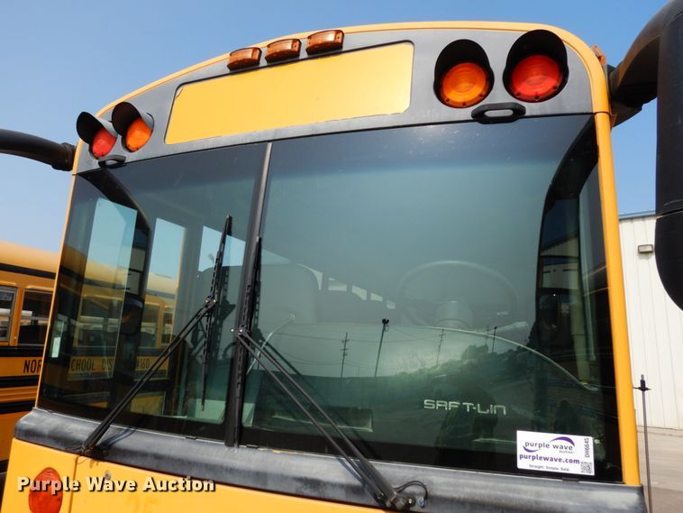 image for item DH6645 2003 Thomas Built Saf-T-Liner  school bus