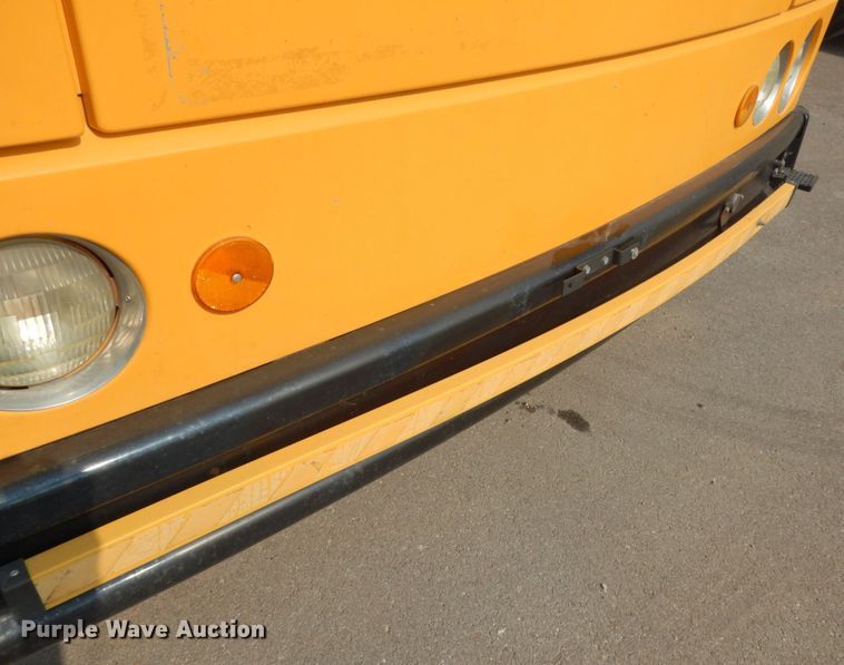 image for item DH6645 2003 Thomas Built Saf-T-Liner  school bus