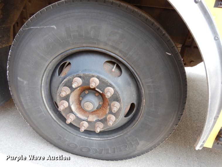 image for item DH6645 2003 Thomas Built Saf-T-Liner  school bus