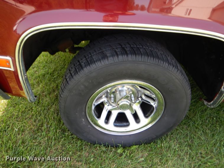 image for item DH7010 1981 GMC C1500  pickup truck