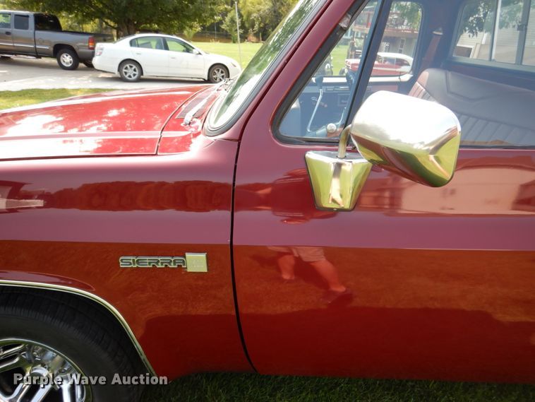 image for item DH7010 1981 GMC C1500  pickup truck