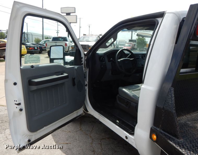 image for item DI7709 2013 Ford F550 Super Duty  flatbed truck