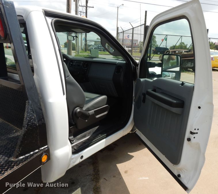 image for item DI7709 2013 Ford F550 Super Duty  flatbed truck