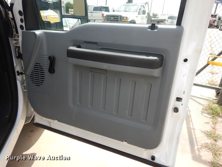 image for item DI7709 2013 Ford F550 Super Duty  flatbed truck