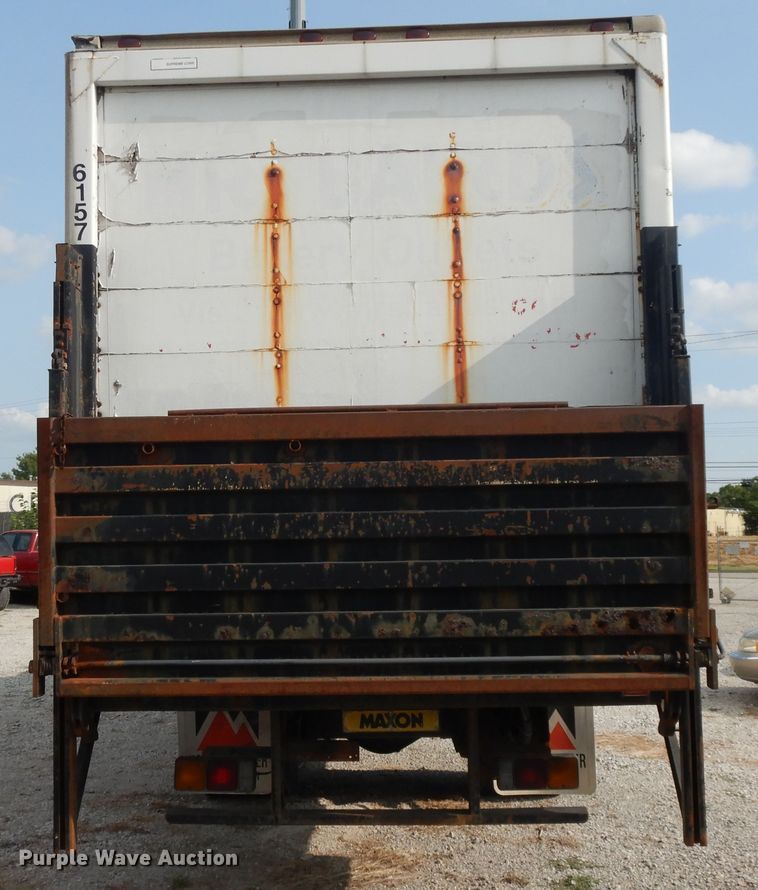 image for item DI7717 2001 Mitsubishi FUSO  box truck