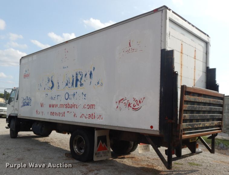 image for item DI7717 2001 Mitsubishi FUSO  box truck