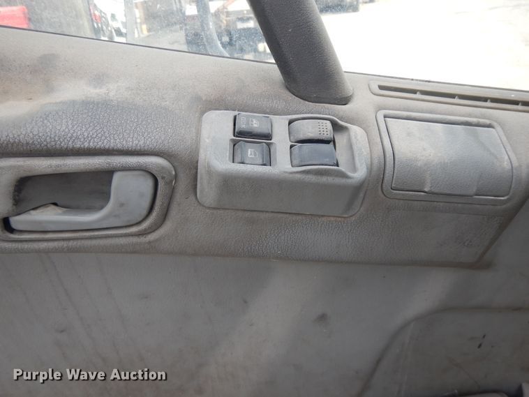 image for item DI7717 2001 Mitsubishi FUSO  box truck