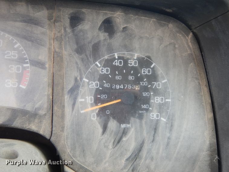 image for item DI7717 2001 Mitsubishi FUSO  box truck