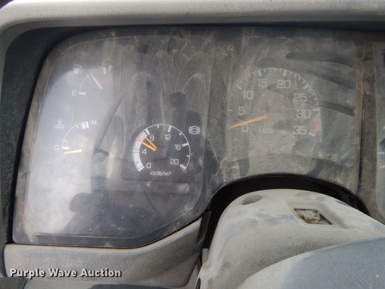 image for item DI7717 2001 Mitsubishi FUSO  box truck