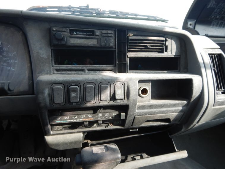 image for item DI7717 2001 Mitsubishi FUSO  box truck