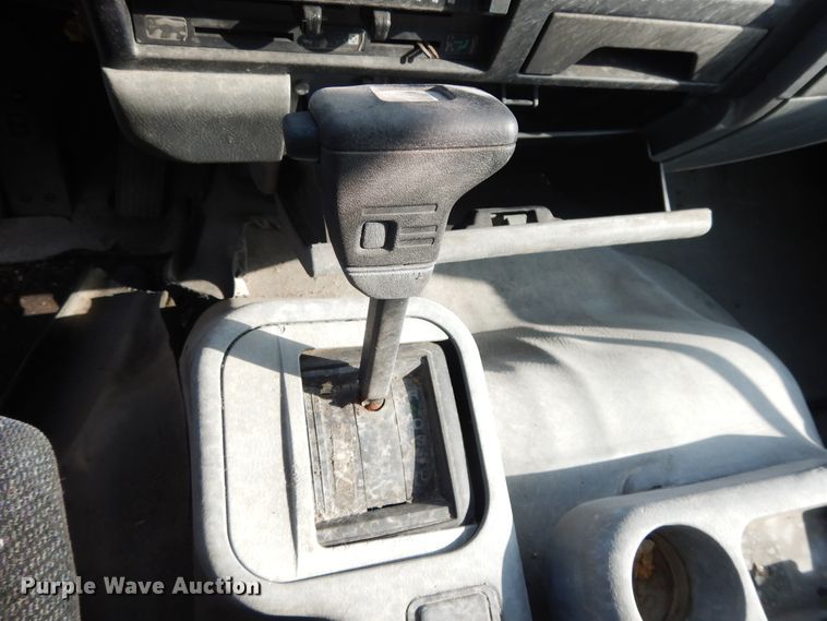 image for item DI7717 2001 Mitsubishi FUSO  box truck