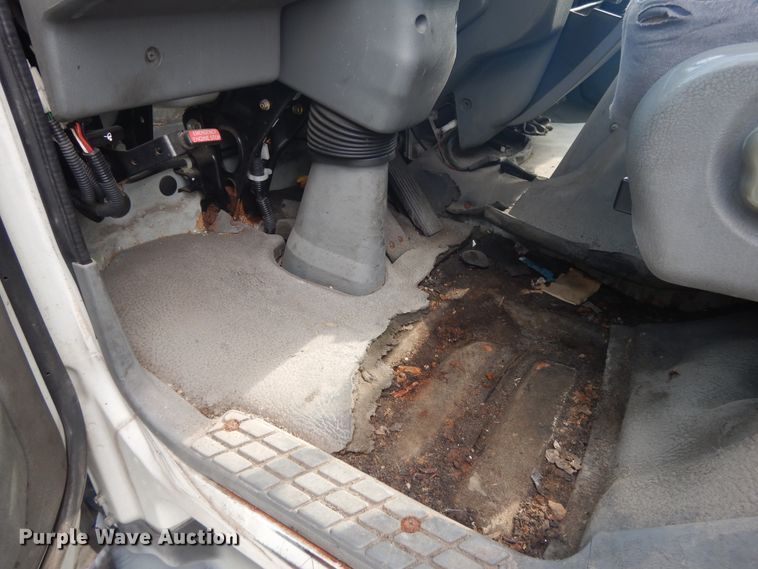 image for item DI7717 2001 Mitsubishi FUSO  box truck